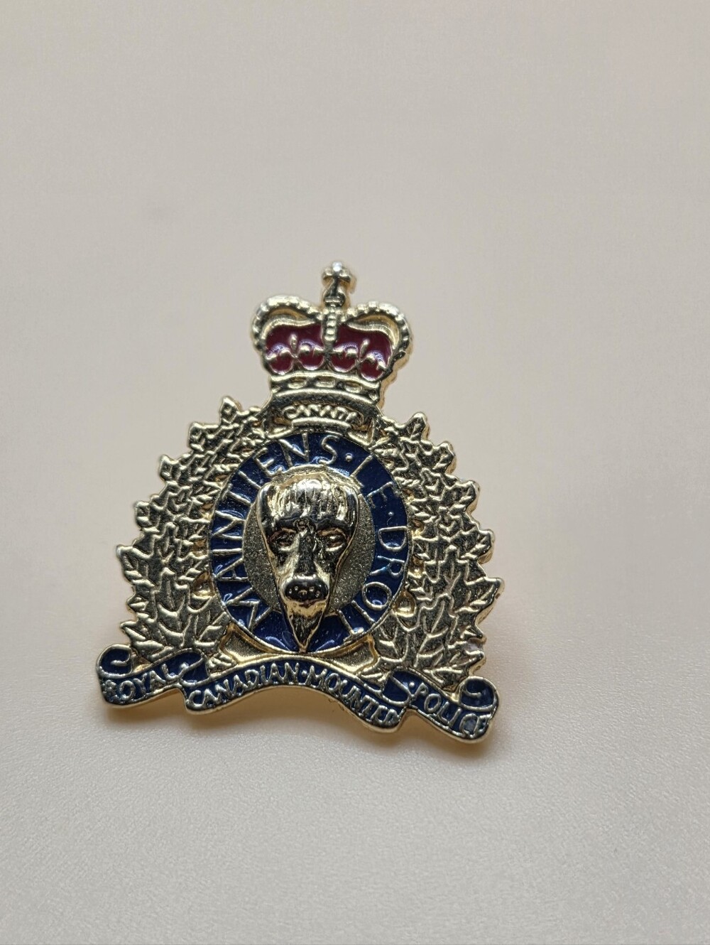 Vintage Royal Canadian Mounted Police RCMP Enamel Lapel Pin Badge (RL133)
